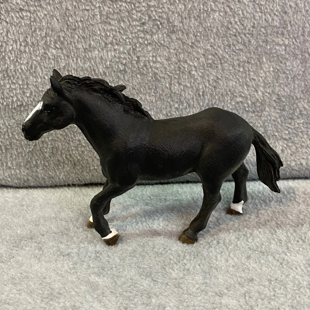 Schleich Black Horse Stallion Kids Toy Black White Socks Figurine 41416 EUC
